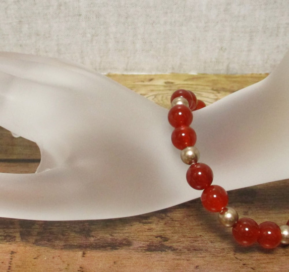 笑顔で去っていたあなたの背後に沈む赤メノウが目に染みる。<<1点ものブレスレット>>IB73 2枚目の画像