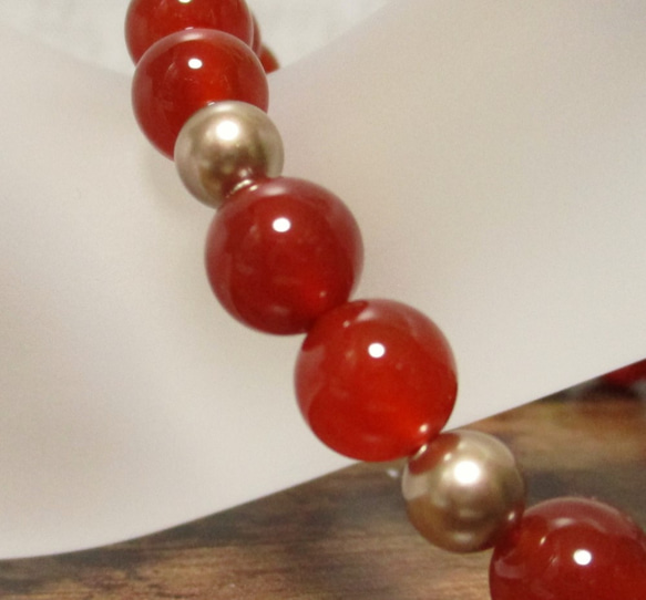 笑顔で去っていたあなたの背後に沈む赤メノウが目に染みる。<<1点ものブレスレット>>IB73 3枚目の画像