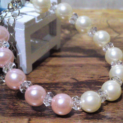 手のひらに舞うクォーツの輝きとピンク色の花びらは、サクラゴコロに恋を灯す。<1点ものブレスレット>IB102 2枚目の画像