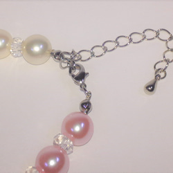 手のひらに舞うクォーツの輝きとピンク色の花びらは、サクラゴコロに恋を灯す。<1点ものブレスレット>IB102 4枚目の画像