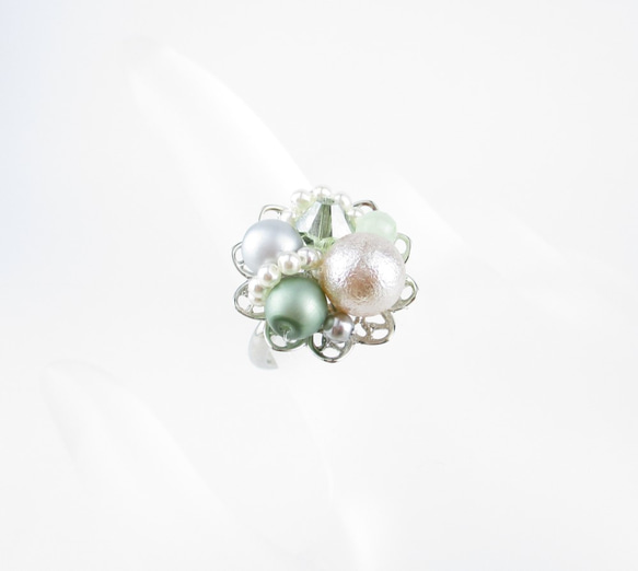 早春の青空は、ちょっと気まぐれだから、カルセドニーと若草のかほりが混じり合う。<1点もの創作リング>SR381 2枚目の画像