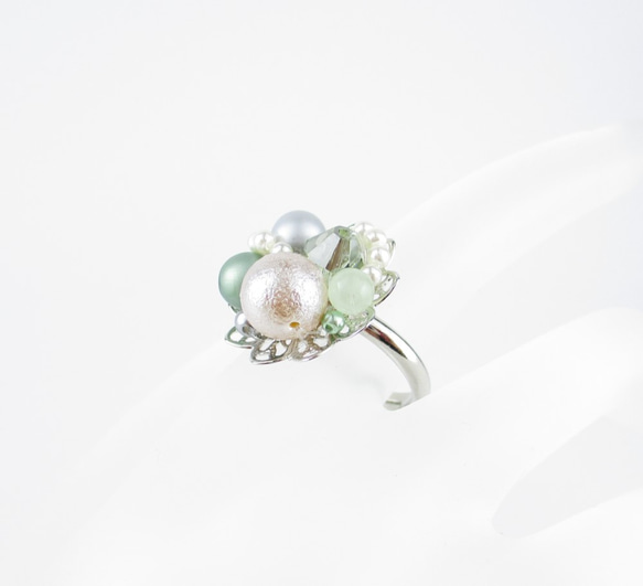 早春の青空は、ちょっと気まぐれだから、カルセドニーと若草のかほりが混じり合う。<1点もの創作リング>SR381 3枚目の画像