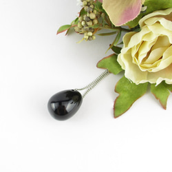 オニキスのような漆黒の髪色をした君の後ろ姿、今となってはとても懐かしい。<1点ものネックレス>ON77 1枚目の画像