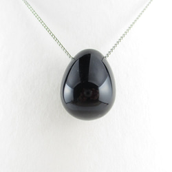 オニキスのような漆黒の髪色をした君の後ろ姿、今となってはとても懐かしい。<1点ものネックレス>ON77 3枚目の画像