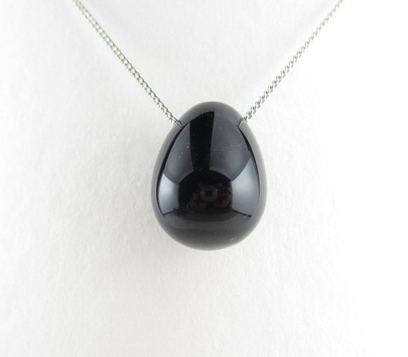 オニキスのような漆黒の髪色をした君の後ろ姿、今となってはとても懐かしい。<1点ものネックレス>ON77 3枚目の画像