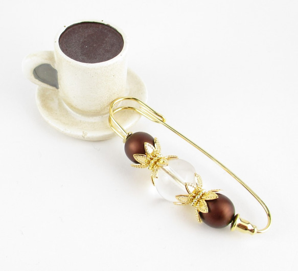 クォーツのように澄んだこの空を見上げながら、勝鬨橋の上で思いを馳せる。<カブトピンブローチ>SB732 1枚目の画像