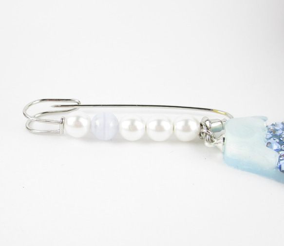 このブルーレースな青空には、やっぱり富士の山が良く似合う。<カブトピンブローチ>SB780 3枚目の画像