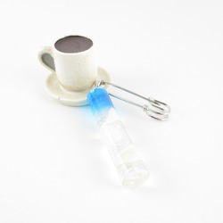 クォーツに誘われて来てみたけれど、久米島の海はまだ遠い。<カブトピンブローチ>SB802 1枚目の画像