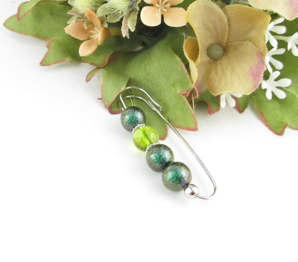 遠目に見るオリビンクォーツは、やがて地となり、山となる。<カブトピンブローチ>SB829 1枚目の画像