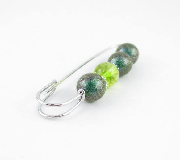 遠目に見るオリビンクォーツは、やがて地となり、山となる。<カブトピンブローチ>SB829 3枚目の画像