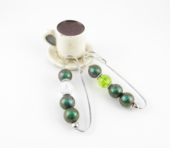 遠目に見るオリビンクォーツは、やがて地となり、山となる。<カブトピンブローチ>SB829 4枚目の画像