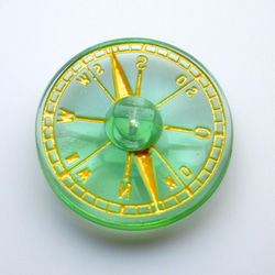 チェコのボタン　クリア薄緑の方位計 2枚目の画像