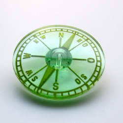 チェコのボタン　クリア薄緑の方位計 3枚目の画像