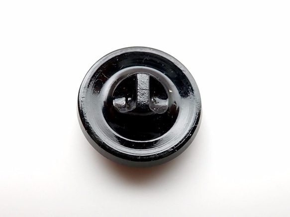 チェコのガラスボタン　黒に花小 2枚目の画像