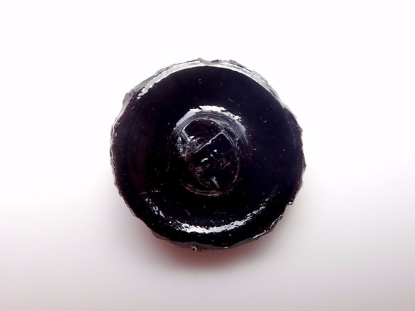 チェコのヴィンテージガラスボタン　黒に白い花 2枚目の画像