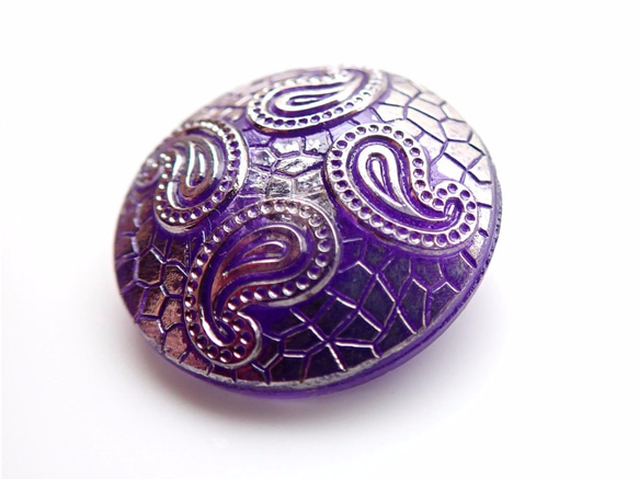 チェコのボタン　ペイズリー紫にシルバーペイント 3枚目の画像