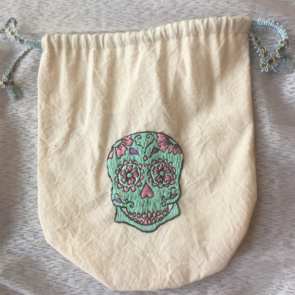 刺繍の巾着Ⅰ　embroidery pouch 4枚目の画像