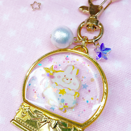うさぎさんスノードーム♡キーホルダー ♡手描き原画♡魔法使いうさちゃんのキラキラスノードーム