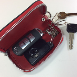 ２個のスマートキーと家の鍵が入るラウンドファスナーキーケースⅠ（革の色が選べます） 1枚目の画像
