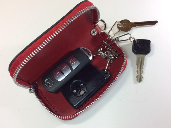 ２個のスマートキーと家の鍵が入るラウンドファスナーキーケースⅠ（革の色が選べます） 1枚目の画像