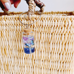 モルフォ蝶と紫陽花のガラスコルク瓶    バッグチャーム   キーホルダー 5枚目の画像
