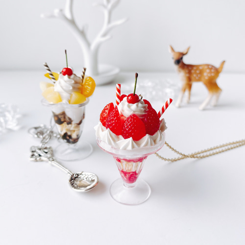 苺パフェのネックレス strawberry フェイクスイーツ スイーツ