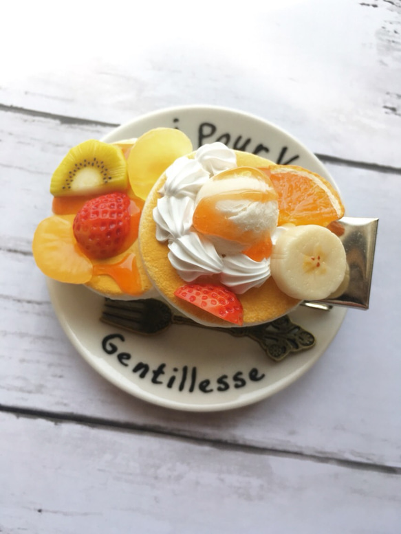 フルーツパンケーキのヘアクリップ   スイーツデコ 1枚目の画像