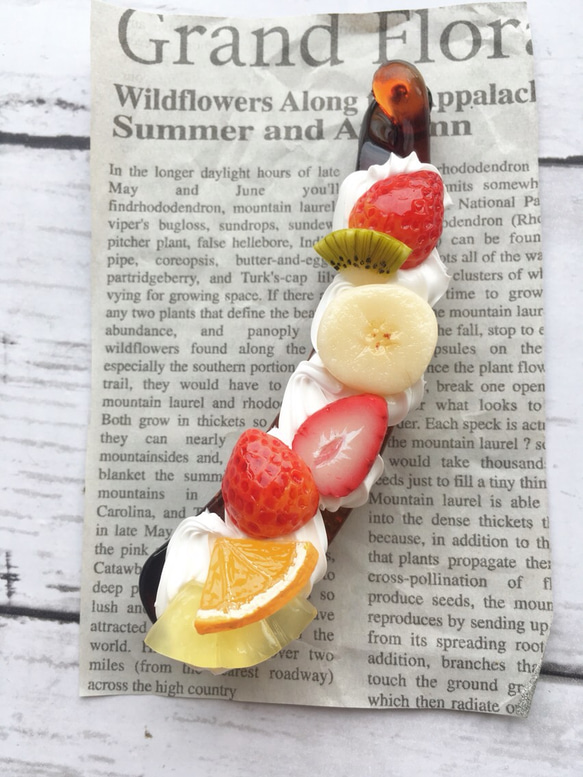 苺とフルーツのバナナクリップ  スイーツデコ  フェイクスイーツ 4枚目の画像