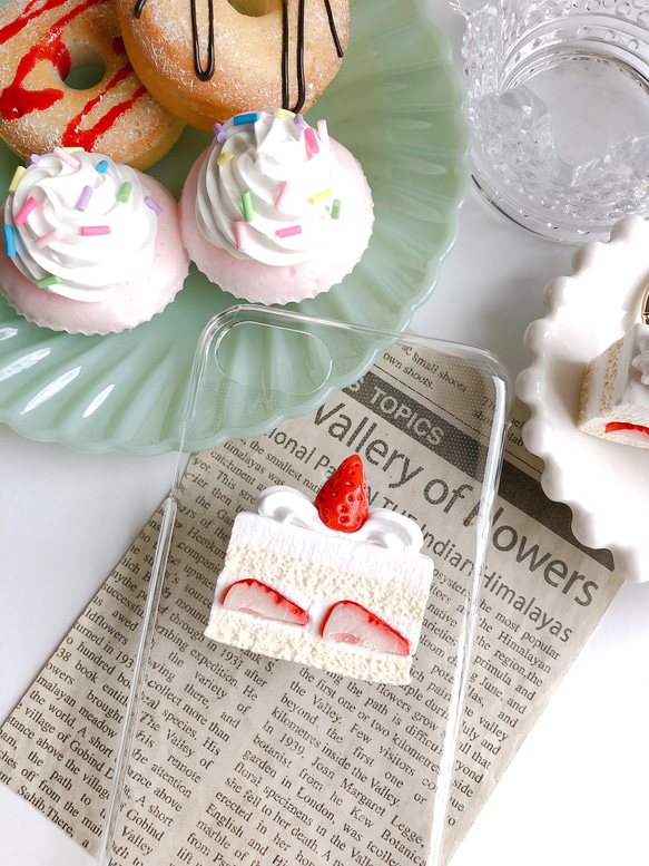 【特集掲載】iPhoneケース  苺のショートケーキ フェイクスイーツ スイーツデコ 2枚目の画像