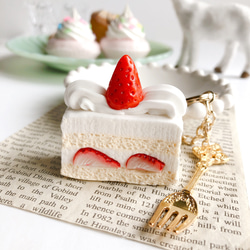 【特集掲載】iPhoneケース  苺のショートケーキ フェイクスイーツ スイーツデコ 4枚目の画像
