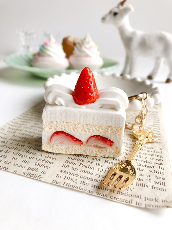 【特集掲載】iPhoneケース  苺のショートケーキ フェイクスイーツ スイーツデコ 4枚目の画像