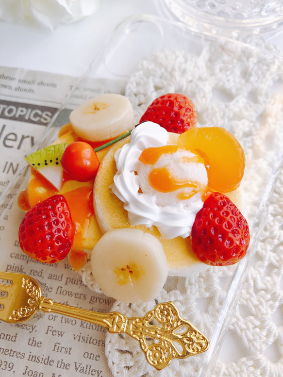 フルーツパンケーキのiPhoneケース  フェイクスイーツ  スイーツデコ 2枚目の画像