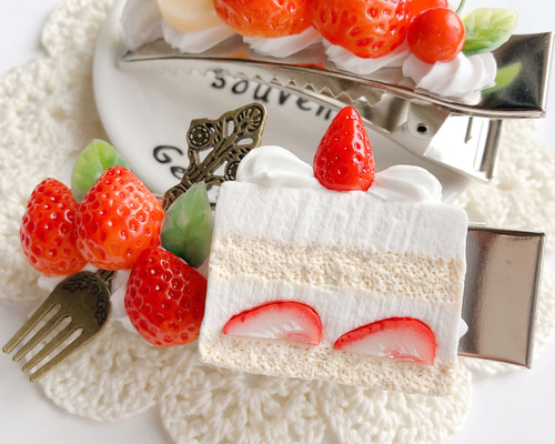 苺のショートケーキのクリップ スイーツデコ フェイクスイーツ 苺のショートケーキのクリップ スイーツデコ フェイクスイーツ