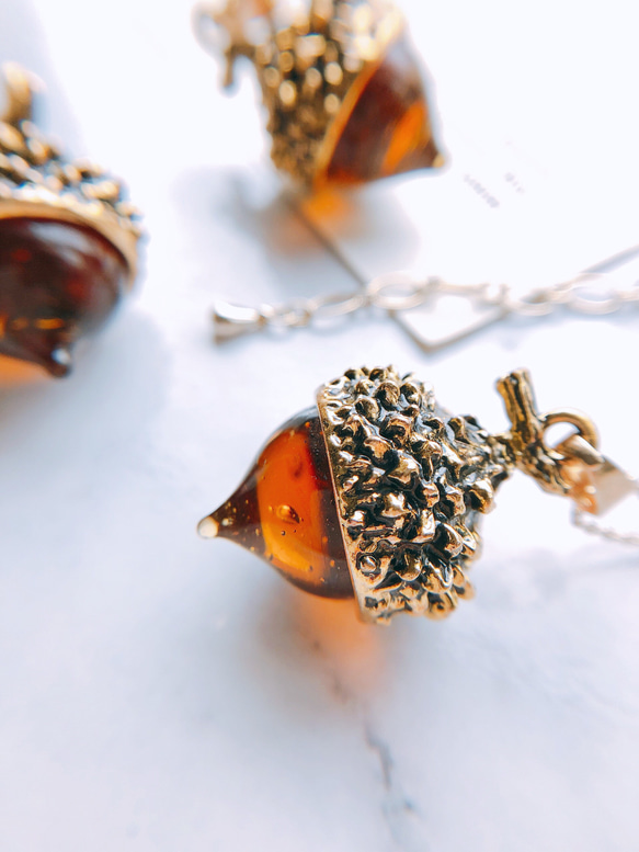 【メルマガ掲載】琥珀色のどんぐり ネックレス  amber 4枚目の画像