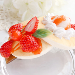 真っ赤な苺パンケーキのバレッタ strawberry スイーツデコ 4枚目の画像