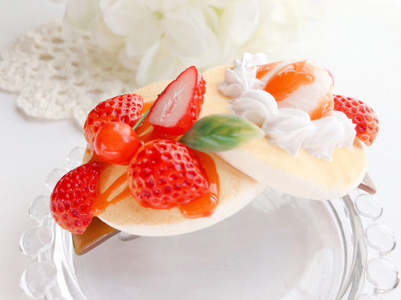 真っ赤な苺パンケーキのバレッタ strawberry スイーツデコ 4枚目の画像