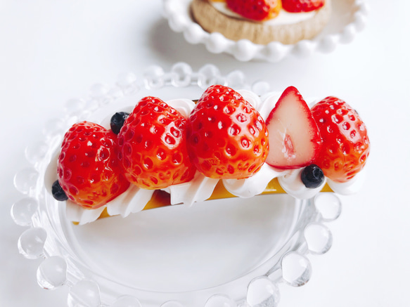 真っ赤な苺のバレッタ  strawberry   フェイクスイーツ  スイーツデコ 3枚目の画像
