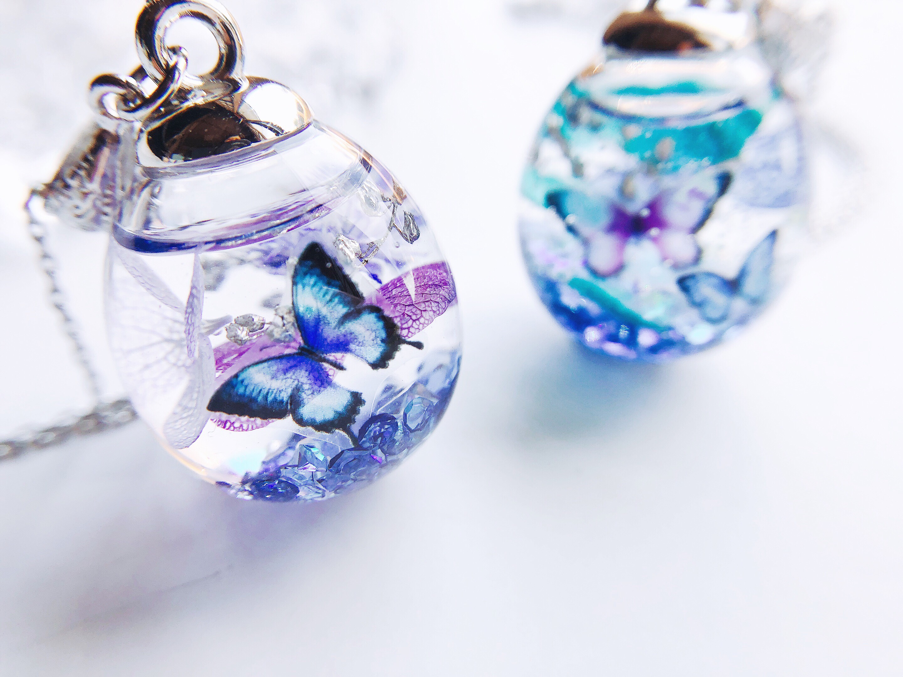 【美品】ビンテージ 紫色 花模様 ガラスネックレス✨