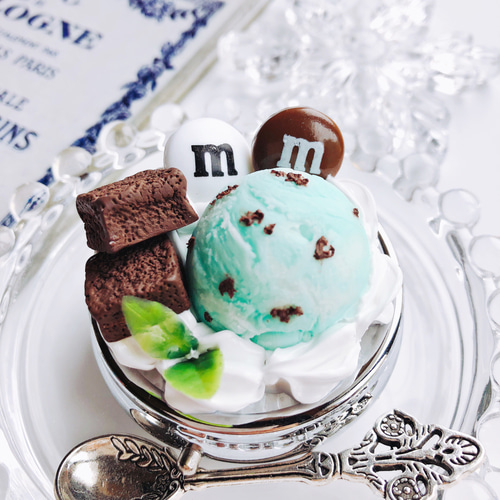 チョコミントパフェのピルケース フェイクスイーツ フリー