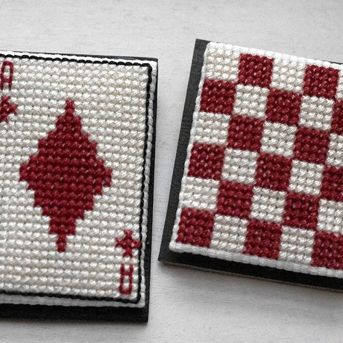 市松模様 / 赤x白 ブローチ 蟹の刺繍 通販 159572｜Creema(クリーマ