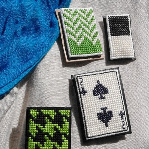 千鳥格子 / 黄緑x黒 ブローチ 蟹の刺繍 通販 160355｜Creema