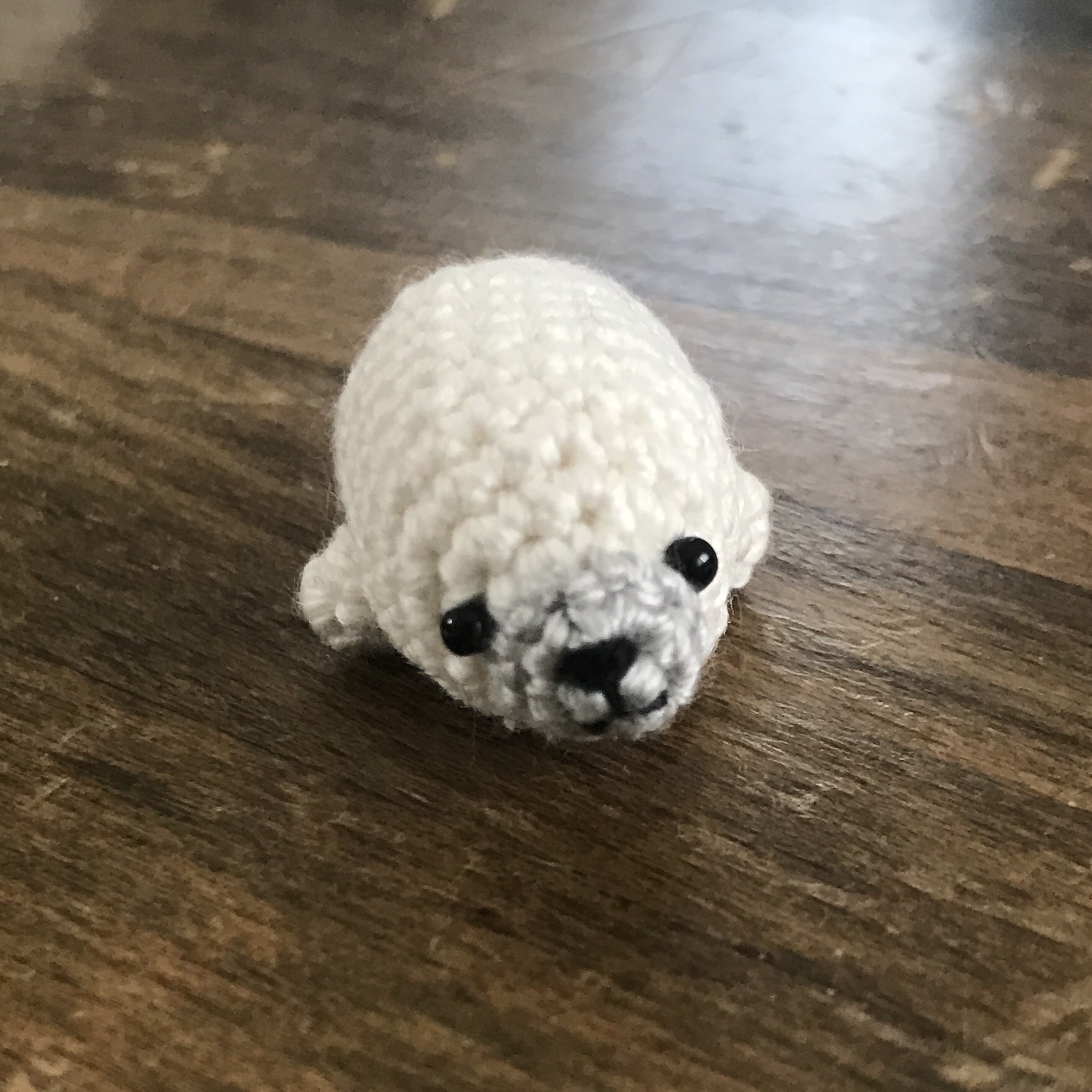 ちっちゃな赤ちゃんアザラシのあみぐるみ ストラップ加工でき