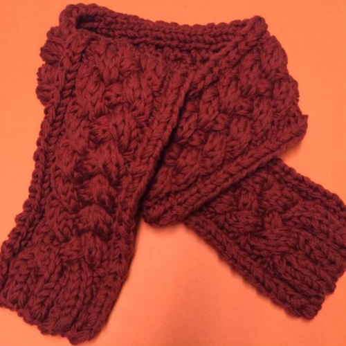 手編み マフラー 艶やかなエンジ色 縄編み 4本取り アクリル&毛混