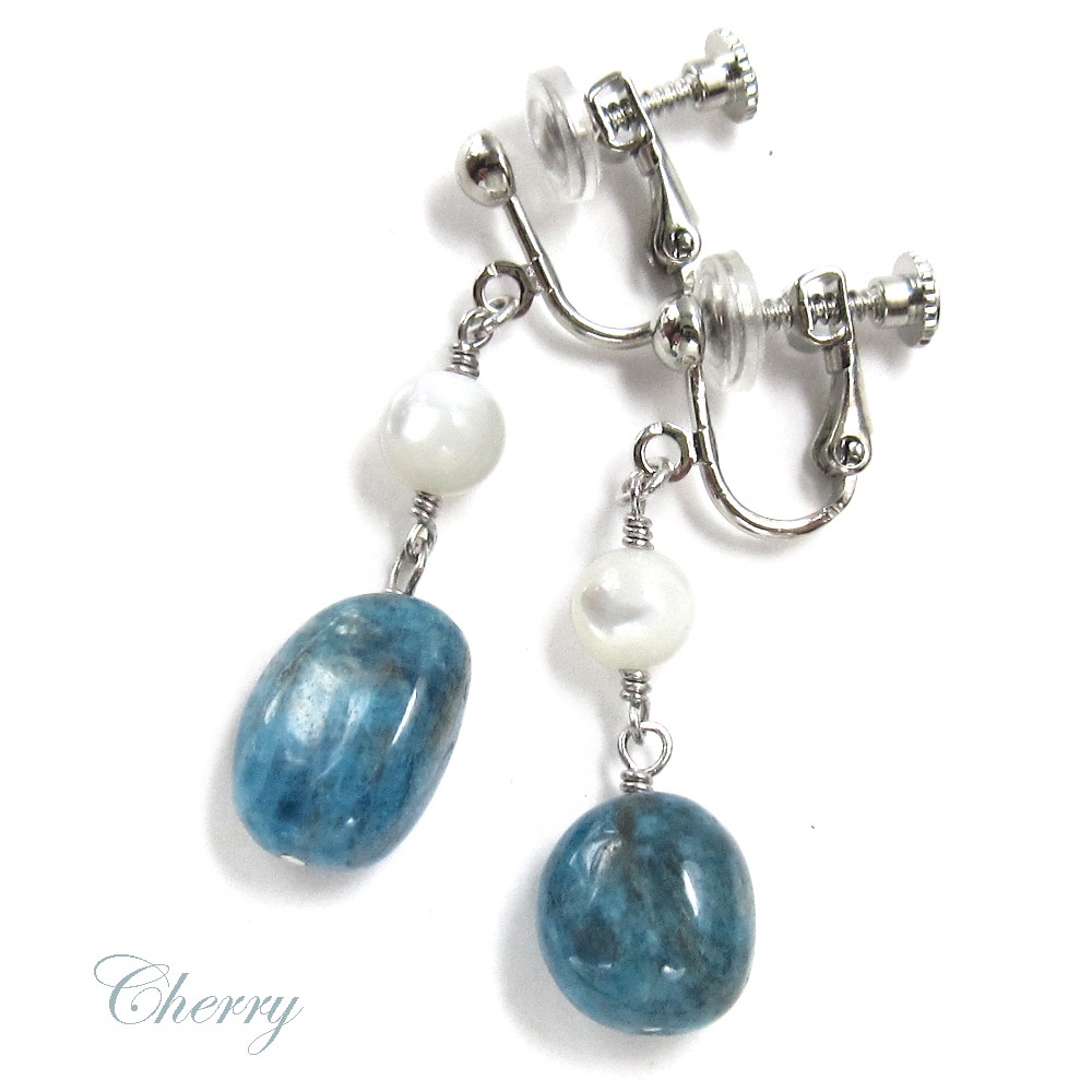 海色ブルーアパタイトとマザーオブパールのイヤリング/ピアス
