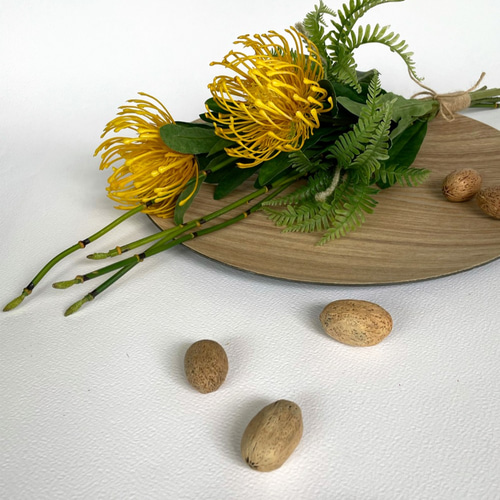 花＊365にち〜ちょこっとブーケ／黄色いピンクッションと