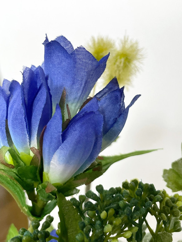 花＊365にち〜ちょこっとブーケ／青い竜胆とシキミアの蕾 5枚目の画像