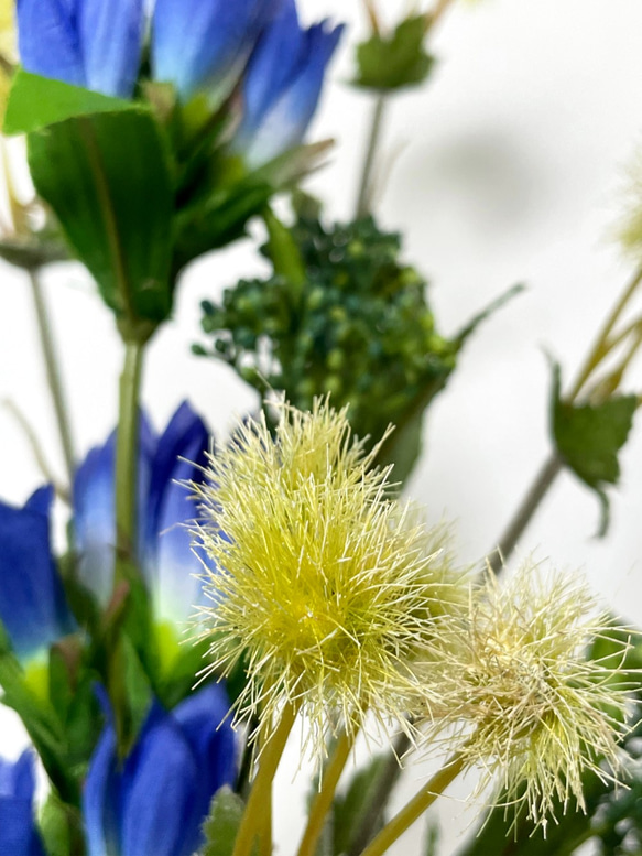 花＊365にち〜ちょこっとブーケ／青い竜胆とシキミアの蕾 6枚目の画像