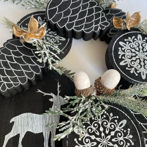 クリスマス☆ウッドボードオーナメントリース〜黒の森＊Remake リース