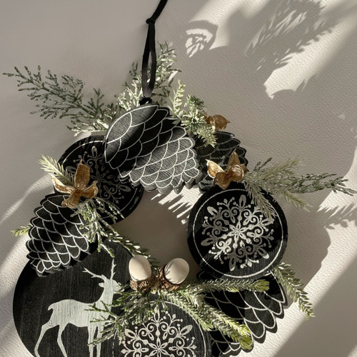 クリスマス☆ウッドボードオーナメントリース〜黒の森＊Remake リース