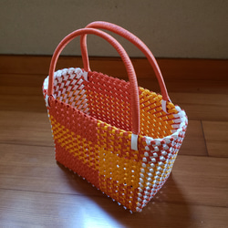 オレンジ色の石畳編みトート　ビタミンカラー 4枚目の画像